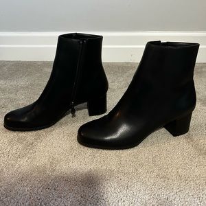 Blondo waterproof booties size 12